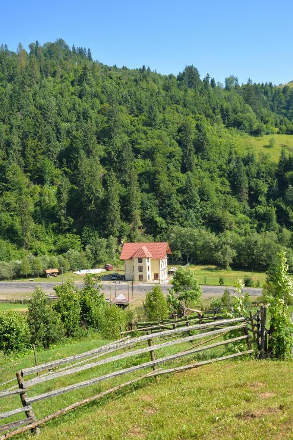 Готель Lisnyi Міжгір'я Екстер'єр фото